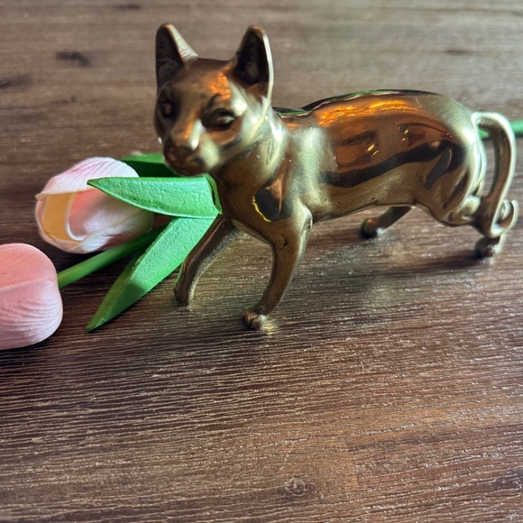 🔥 RARE Vintage Mid-Century Brass Cat Figurine  Stunning Hollywood Regency Decor - Picture 1 of 5